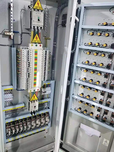 動(dòng)力照明箱內(nèi)部